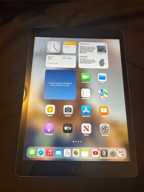 Apple iPad 9th gen like new comes with original box